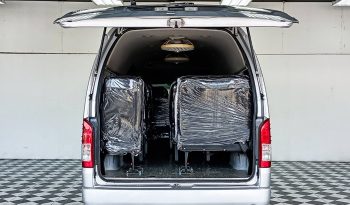 TOYOTA 2WD 2017 3.0 AT COMMUTER SILVER  7292 full