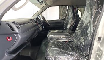 TOYOTA 2WD 2017 3.0 AT COMMUTER SILVER  7292 full