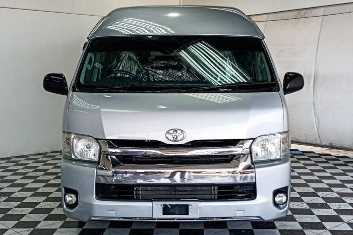 TOYOTA 2WD 2017 3.0 AT COMMUTER SILVER  7292 full
