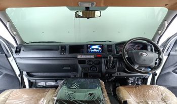 TOYOTA 2WD 2018 3.0 MT COMMUTER SILVER 7159 full