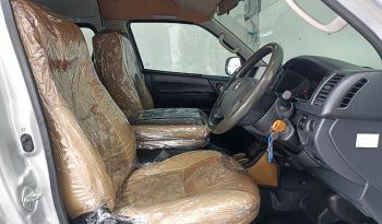 TOYOTA 2WD 2018 3.0 MT COMMUTER SILVER 7159 full