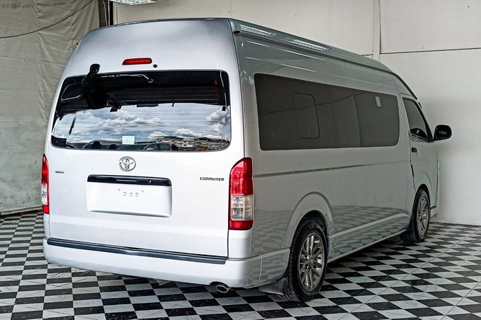 TOYOTA 2WD 2018 3.0 MT COMMUTER SILVER 7159 full