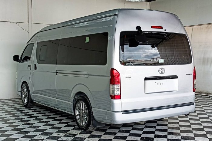 TOYOTA 2WD 2018 3.0 MT COMMUTER SILVER 7159 full