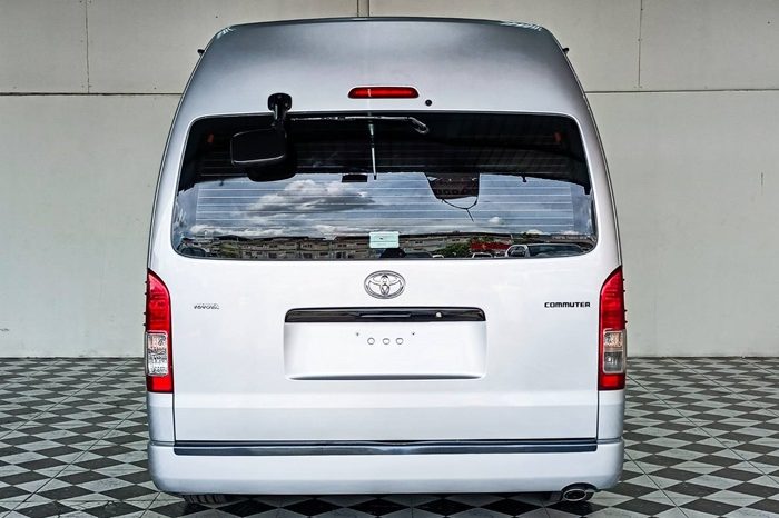 TOYOTA 2WD 2018 3.0 MT COMMUTER SILVER 7159 full