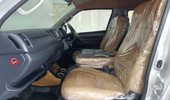 TOYOTA 2WD 2018 3.0 MT COMMUTER SILVER 7159 full