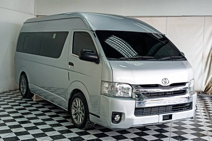 TOYOTA 2WD 2018 3.0 MT COMMUTER SILVER 7159 full