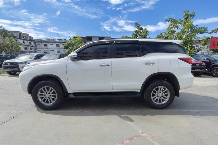 TOYOTA 2WD 2018 2.7V AT FORTUNER WHITE  6321 full