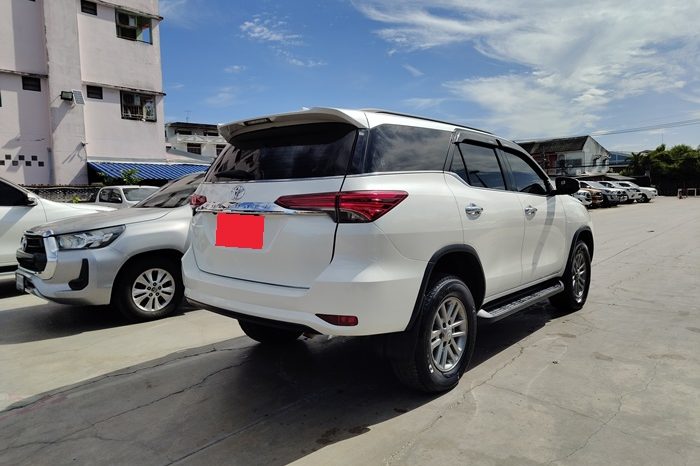 TOYOTA 2WD 2018 2.7V AT FORTUNER WHITE  6321 full