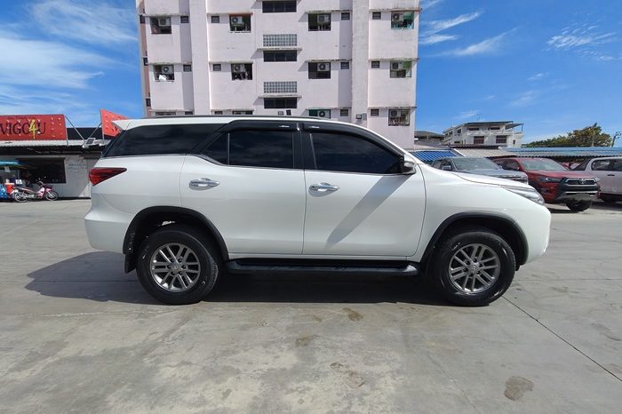 TOYOTA 2WD 2018 2.7V AT FORTUNER WHITE  6321 full