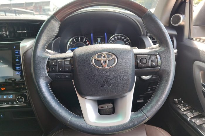 TOYOTA 2WD 2018 2.7V AT FORTUNER WHITE  6321 full