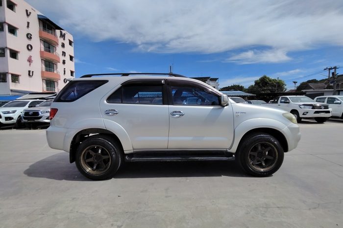 TOYOTA 4WD 2007 2.7V AT FORTUNER SILVER  404 full