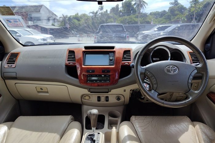 TOYOTA 4WD 2007 2.7V AT FORTUNER SILVER  404 full