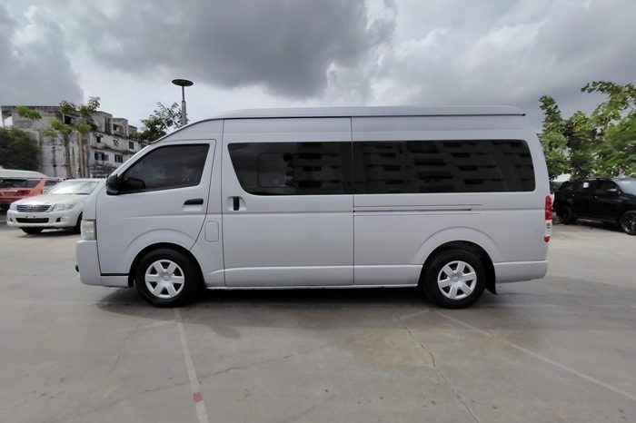 TOYOTA 2WD 201 3.0 MT COMMUTER SILVER 715 full