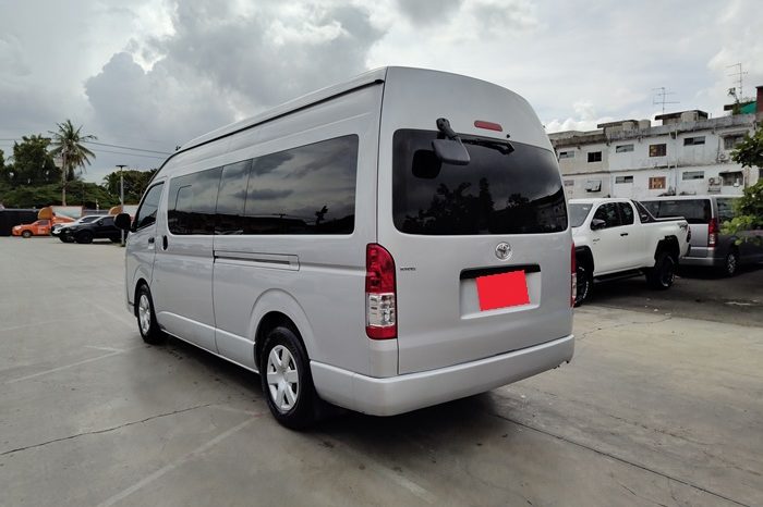 TOYOTA 2WD 201 3.0 MT COMMUTER SILVER 715 full