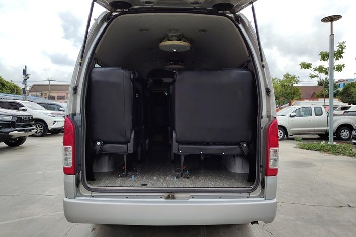 TOYOTA 2WD 201 3.0 MT COMMUTER SILVER 715 full