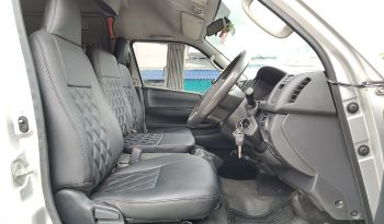 TOYOTA 2WD 201 3.0 MT COMMUTER SILVER 715 full