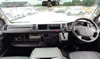 TOYOTA 2WD 201 3.0 MT COMMUTER SILVER 715 full