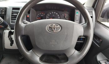 TOYOTA 2WD 201 3.0 MT COMMUTER SILVER 715 full