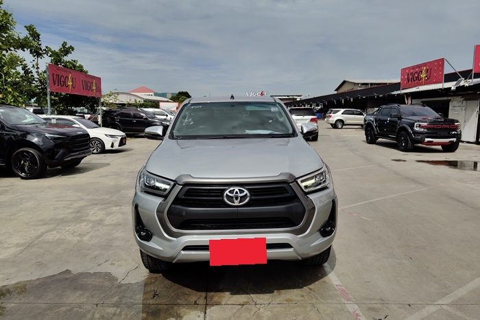 REVO PRE 2021 2.4E AT DOUBLE CAB SILVER  9760 full