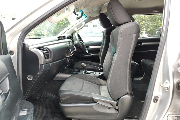 REVO PRE 2021 2.4E AT DOUBLE CAB SILVER  9760 full