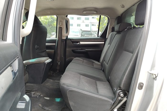 REVO PRE 2021 2.4E AT DOUBLE CAB SILVER  9760 full