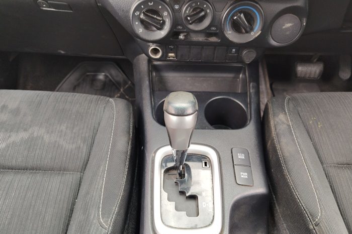 REVO PRE 2021 2.4E AT DOUBLE CAB SILVER  9760 full