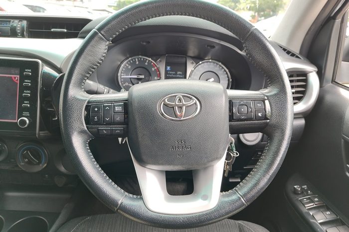 REVO PRE 2021 2.4E AT DOUBLE CAB SILVER  9760 full