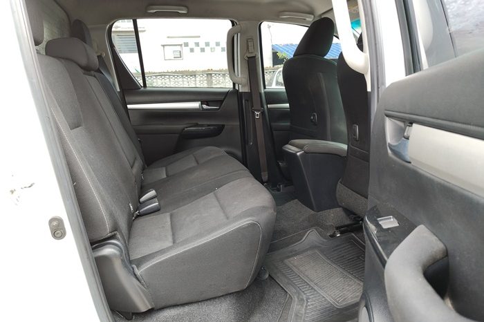 REVO PRE 2021 2.4E AT DOUBLE CAB WHITE  1768 full