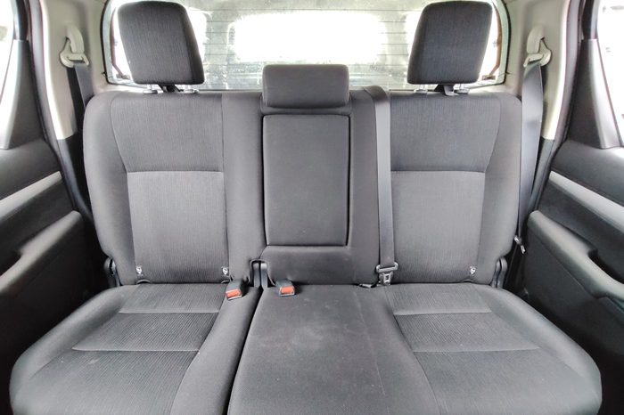 REVO PRE 2021 2.4E AT DOUBLE CAB WHITE  1768 full