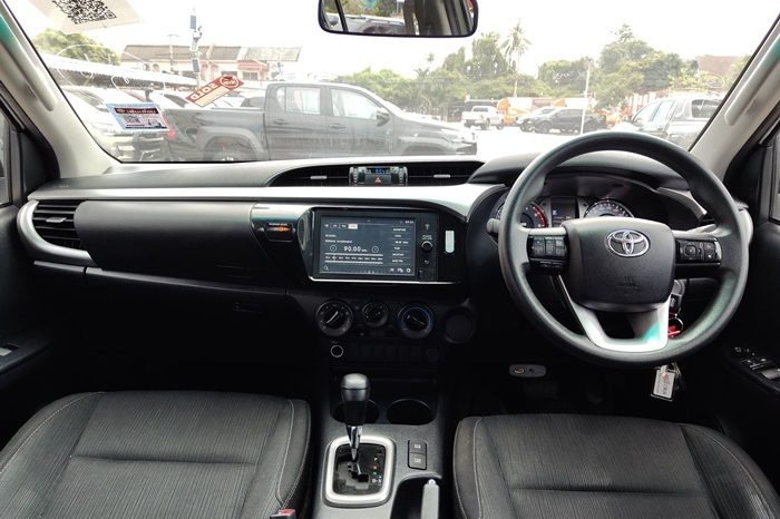 REVO PRE 2021 2.4E AT DOUBLE CAB WHITE  1768 full