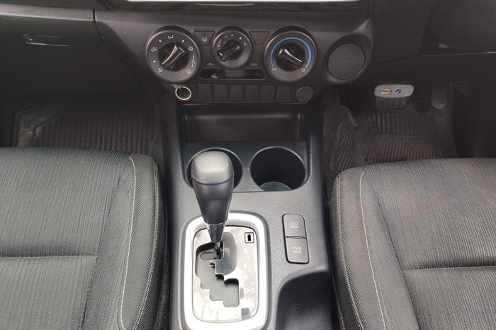 REVO PRE 2021 2.4E AT DOUBLE CAB WHITE  1768 full