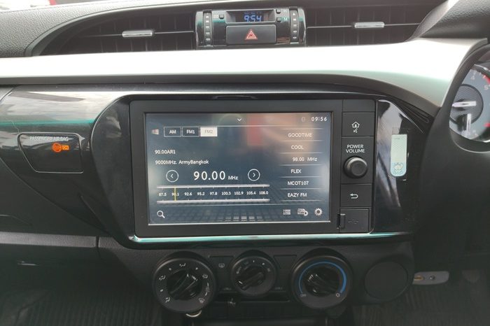 REVO PRE 2021 2.4E AT DOUBLE CAB WHITE  1768 full