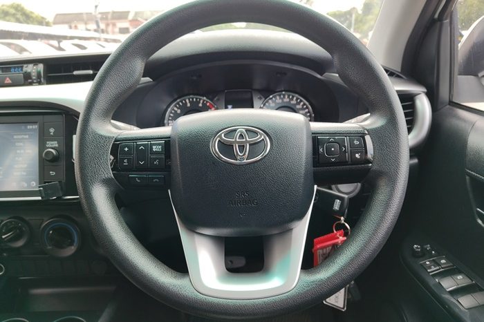 REVO PRE 2021 2.4E AT DOUBLE CAB WHITE  1768 full