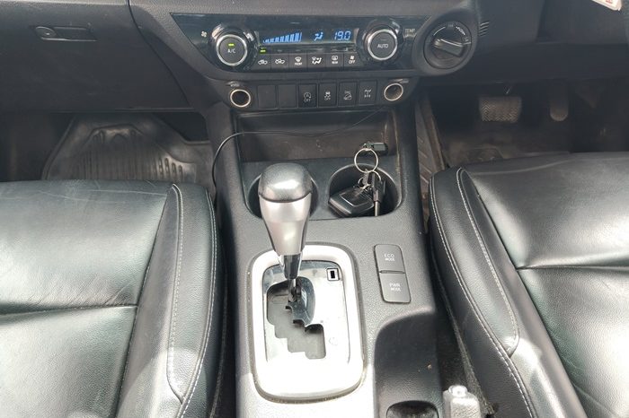 REVO 4WD 2020 2.8G AT DOUBLE CAB SILVER  4043 full