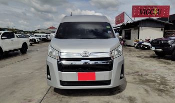 TOYOTA 2020 2WD 2.8 MT COMMUTER SILVER  2041 full