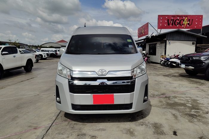 TOYOTA 2020 2WD 2.8 MT COMMUTER SILVER  2041 full