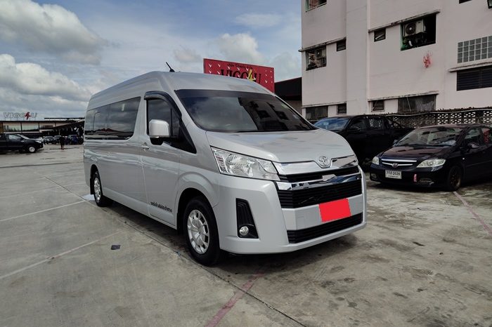 TOYOTA 2020 2WD 2.8 MT COMMUTER SILVER  2041 full