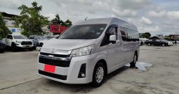 TOYOTA 2020 2WD 2.8 MT COMMUTER SILVER  2041