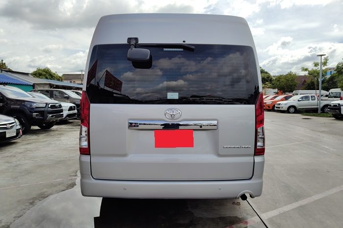 TOYOTA 2020 2WD 2.8 MT COMMUTER SILVER  2041 full