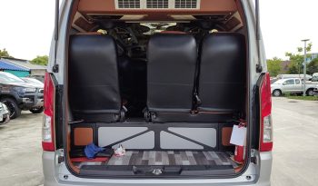 TOYOTA 2020 2WD 2.8 MT COMMUTER SILVER  2041 full
