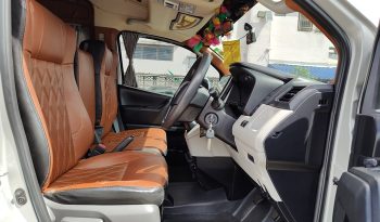 TOYOTA 2020 2WD 2.8 MT COMMUTER SILVER  2041 full
