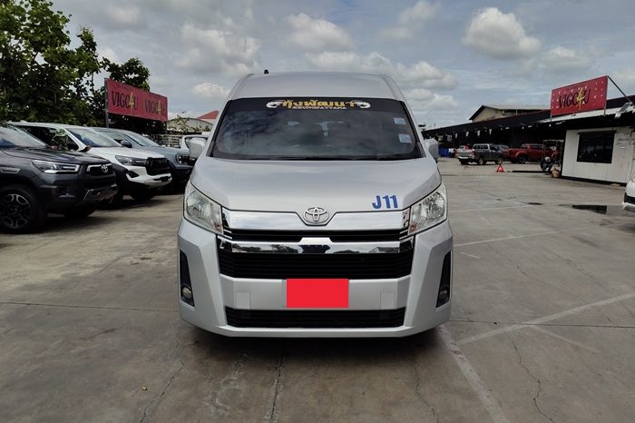 TOYOTA 2020 2WD 2.8 MT COMMUTER SILVER  2043 full