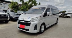 TOYOTA 2020 2WD 2.8 MT COMMUTER SILVER  2043