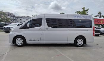 TOYOTA 2020 2WD 2.8 MT COMMUTER SILVER  2043 full