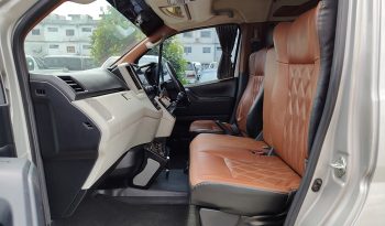 TOYOTA 2020 2WD 2.8 MT COMMUTER SILVER  2043 full