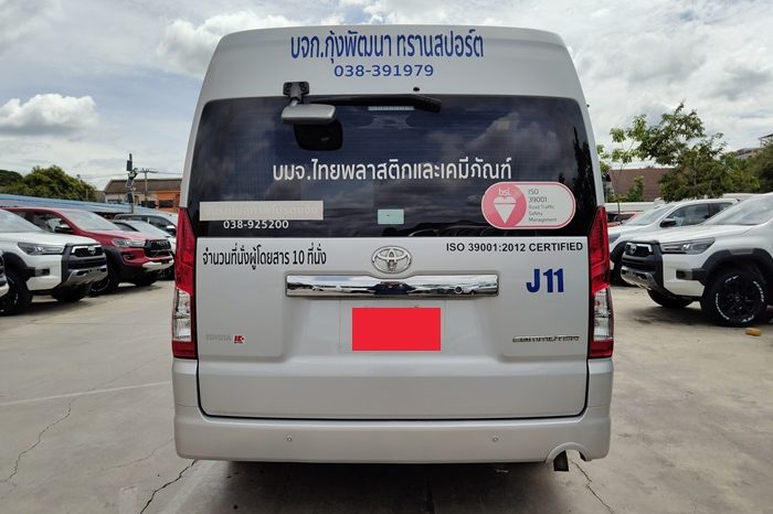 TOYOTA 2020 2WD 2.8 MT COMMUTER SILVER  2043 full