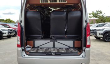 TOYOTA 2020 2WD 2.8 MT COMMUTER SILVER  2043 full