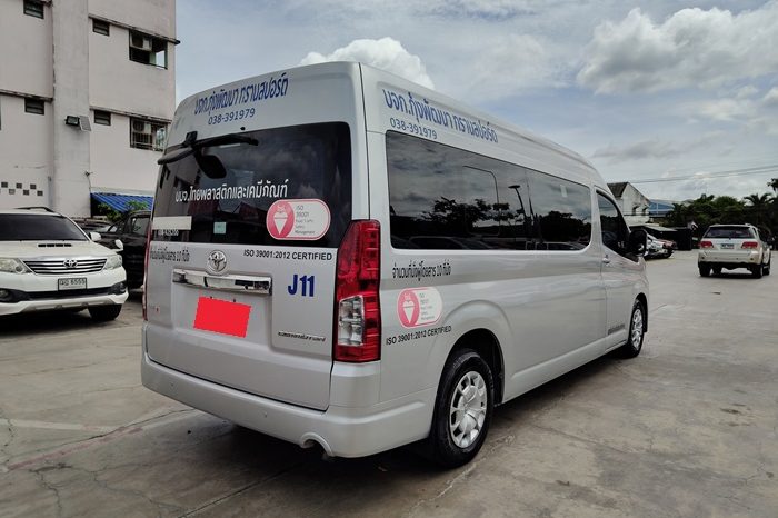 TOYOTA 2020 2WD 2.8 MT COMMUTER SILVER  2043 full