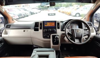 TOYOTA 2020 2WD 2.8 MT COMMUTER SILVER  2043 full