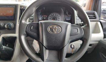 TOYOTA 2020 2WD 2.8 MT COMMUTER SILVER  2043 full